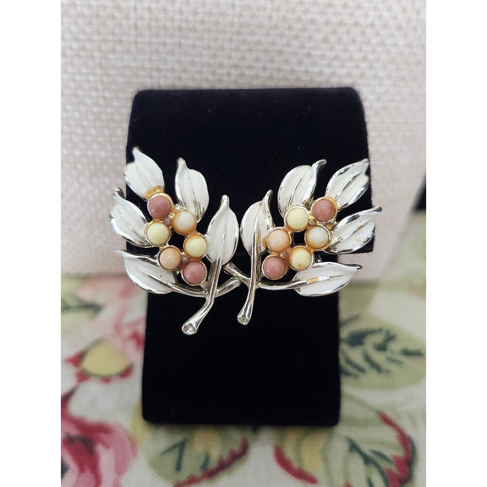 Vintage Coro Clip On Earrings Flowers white Enamel Cabochon Beads Gold Tone